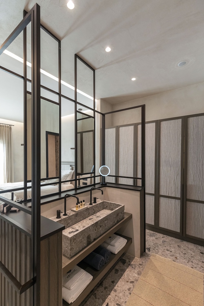 EPIC Junior Suite with Jacuzzi and Garden View - Photo 5