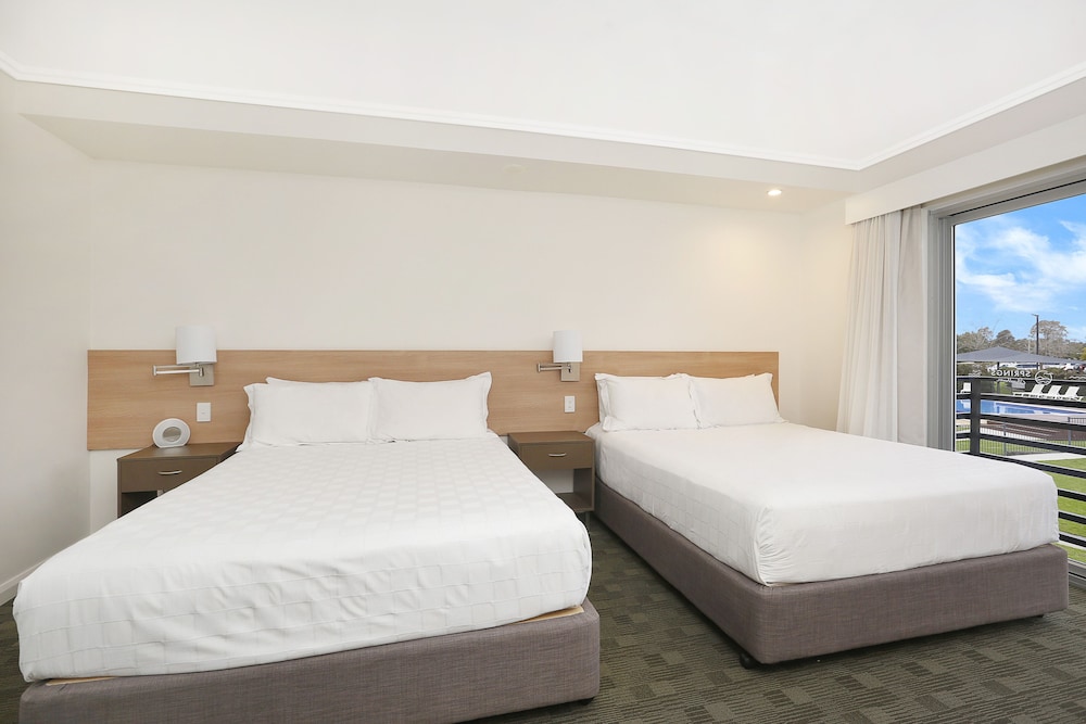 Family Room, 2 Queen Beds, Non Smoking photo 1