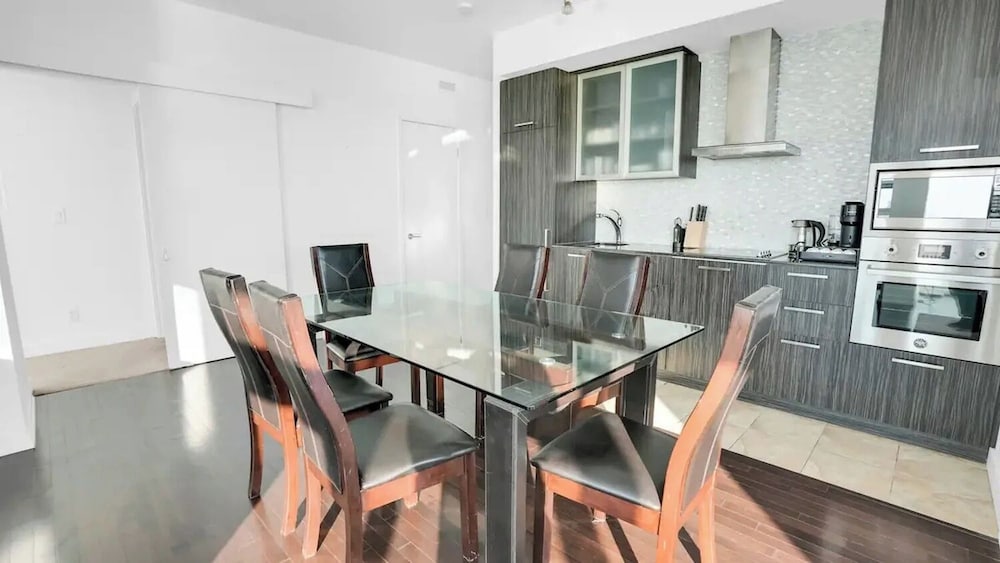 Premier Suite, City View thumbnail 6