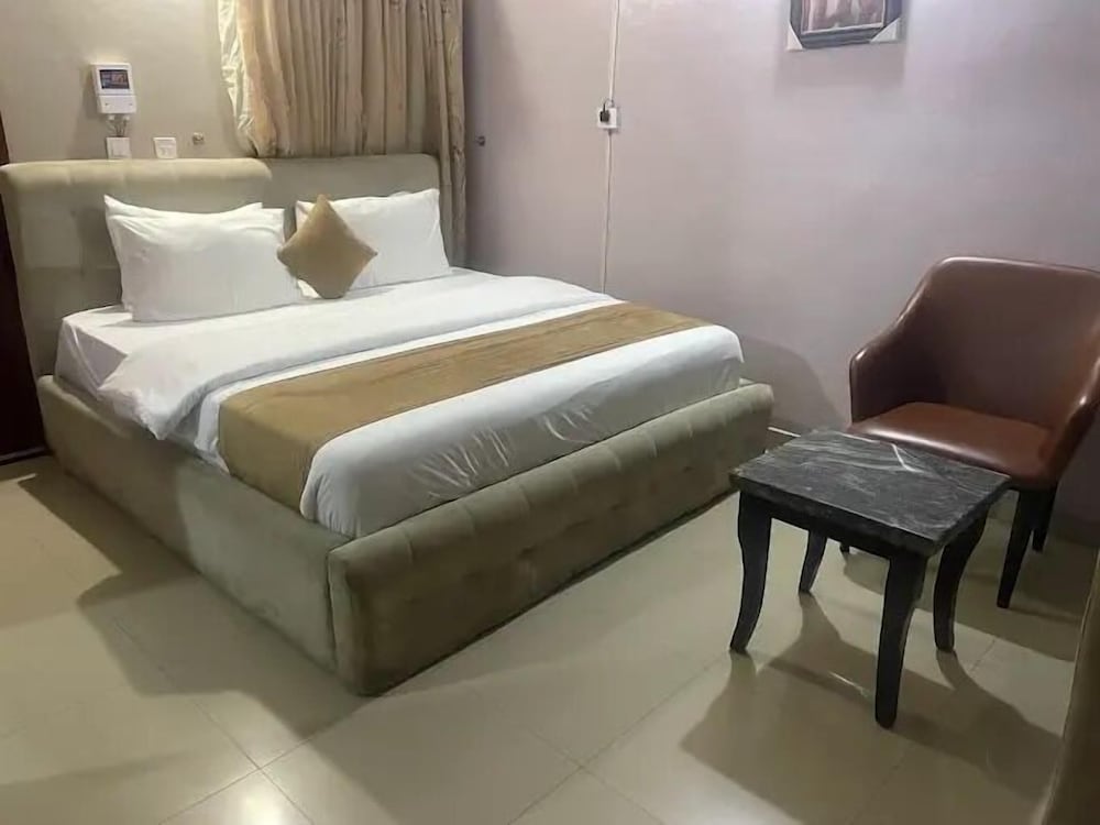 Comfort Room, Balcony, City View photo 3