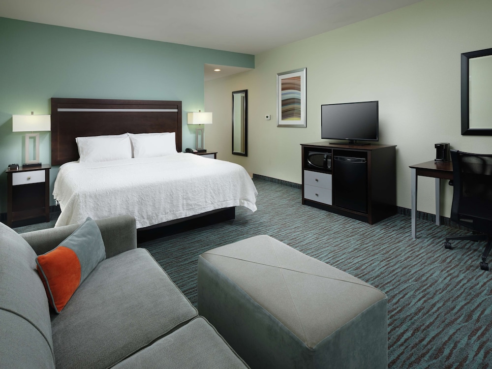Deluxe Room, 1 King Bed with Sofa bed photo 1