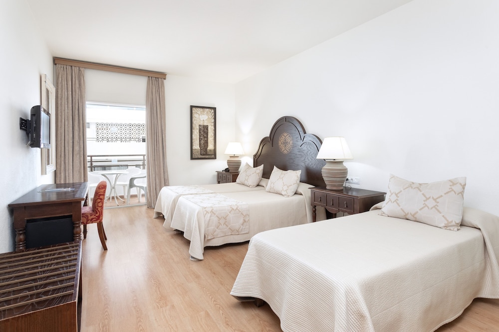 Double Room (3 adults)
