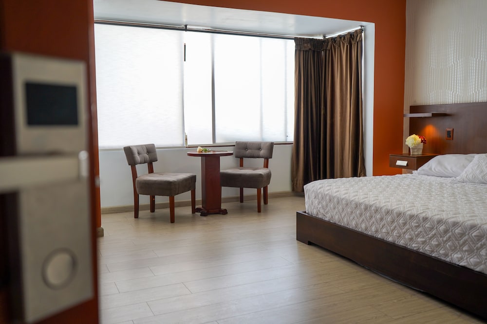 Queen Room photo 1