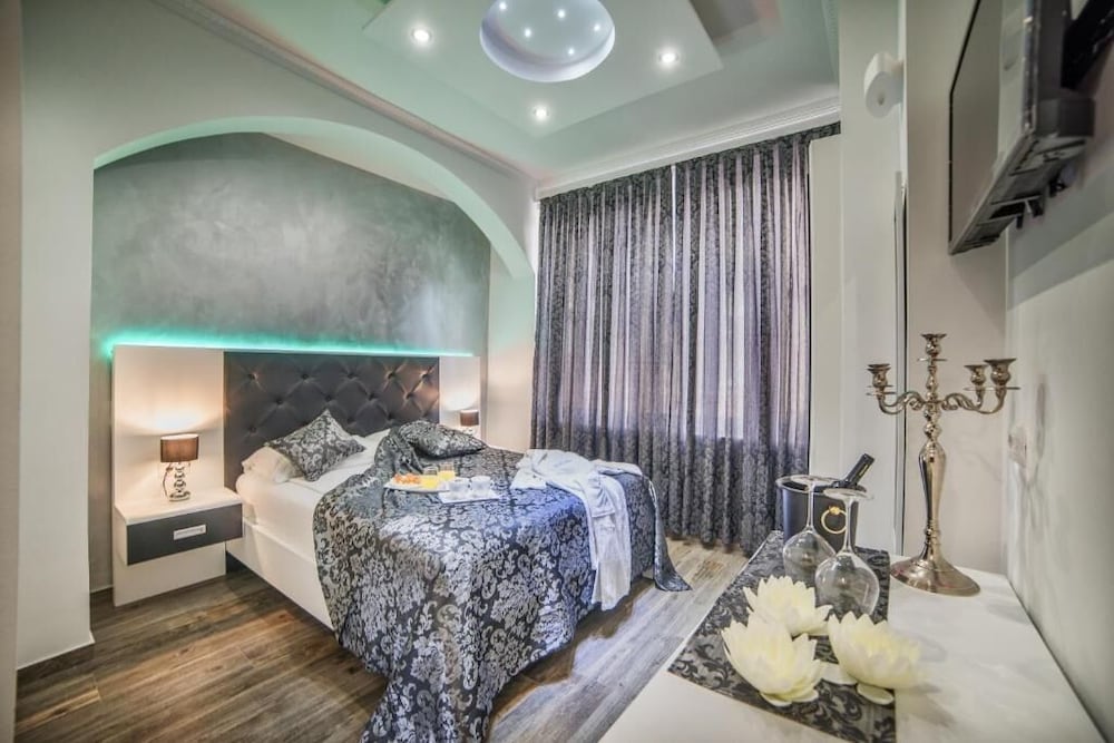 Luxury Double or Twin Room photo 2