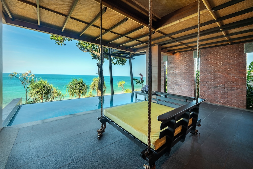 Beachfront Pool Villa One Bedroom - Photo 6