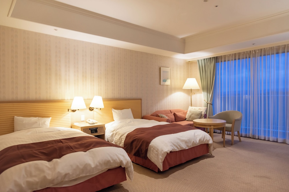 Basic Twin Room, 2 Bedrooms, Balcony, Sea View photo 1