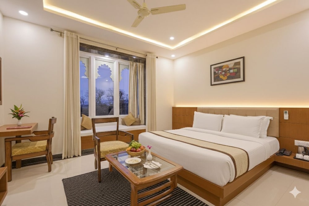 Deluxe Double Room, 1 King Bed, Non Smoking, Mountain View photo 1