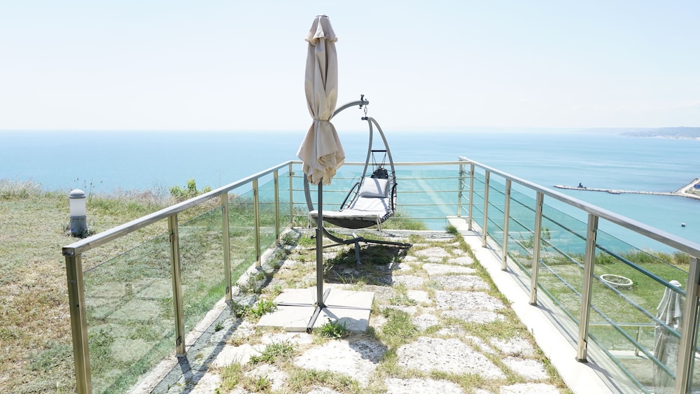 Comfort Apartment, 2 Bedrooms, Balcony, Sea View photo 3