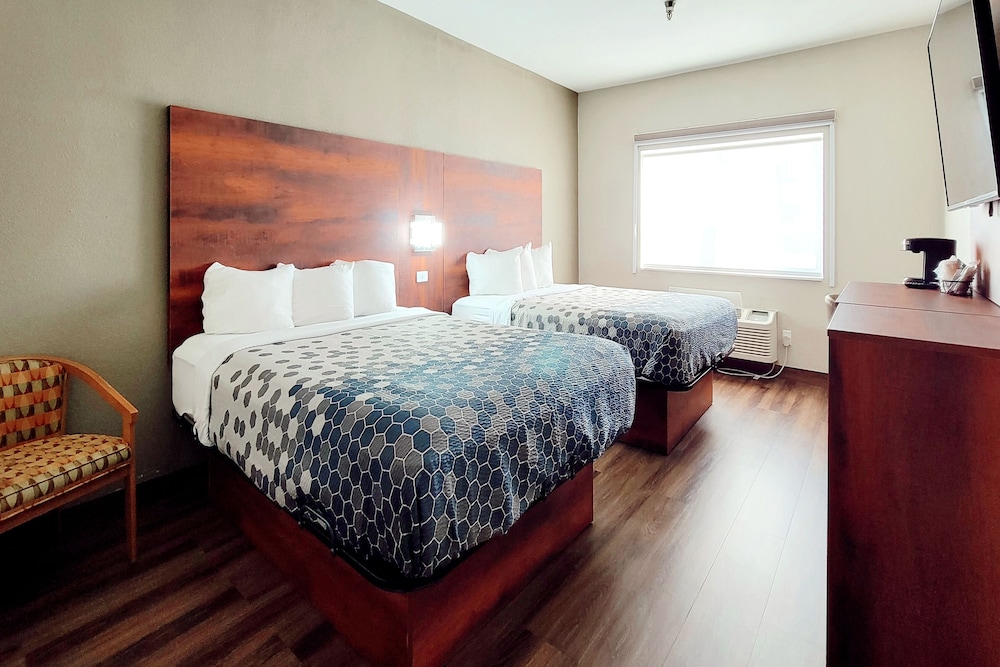 Standard Room, 2 Queen Beds, Non Smoking - Photo 1