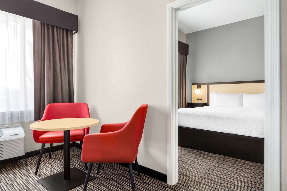 Suite, 2 King Beds, Non Smoking - Photo 3