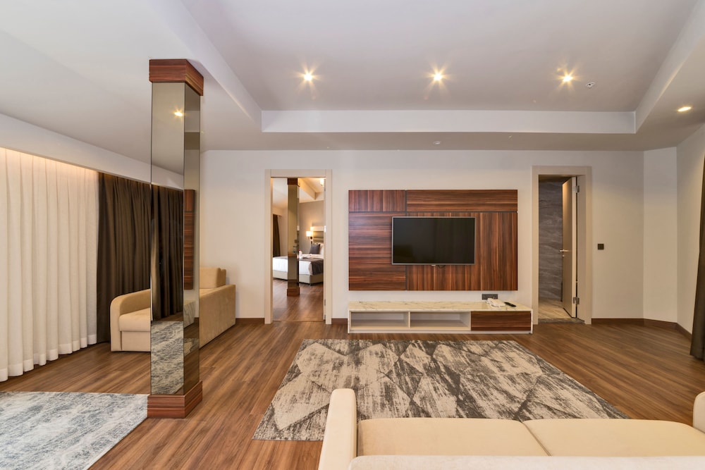 Family Suite Room thumbnail 6