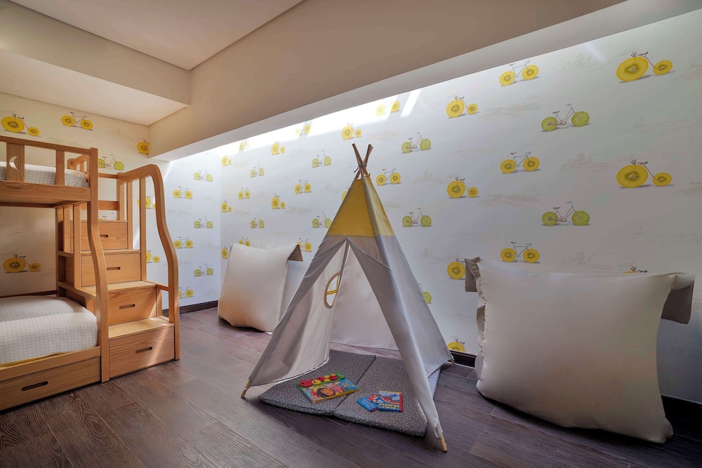 Deluxe Family Lagoon Access Room