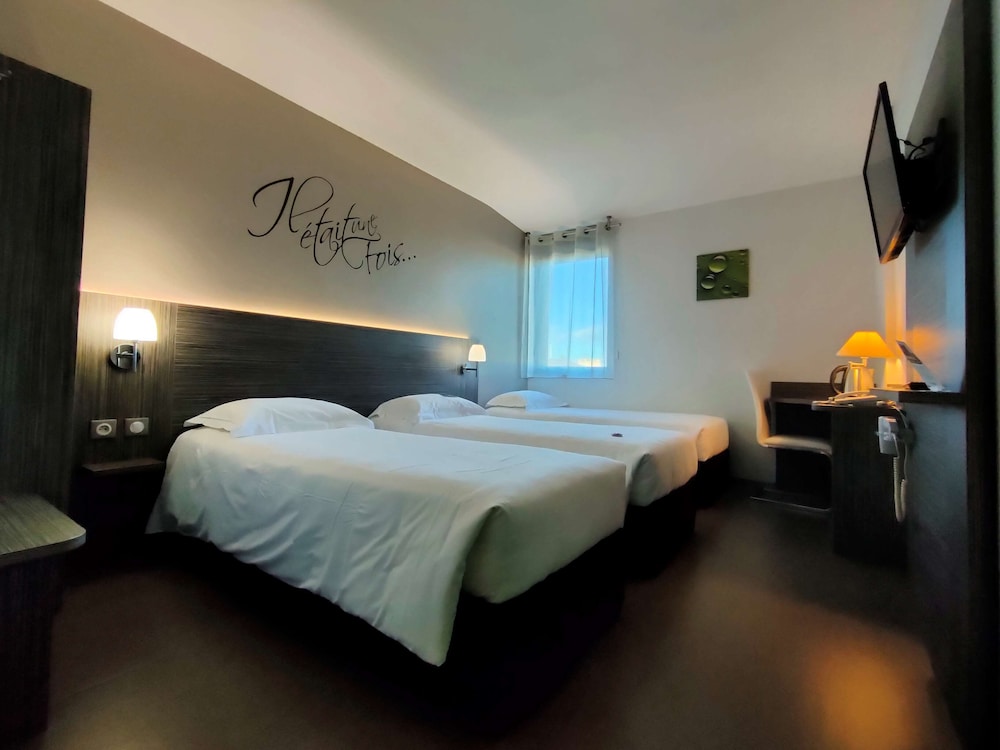 Standard Room, Multiple Beds photo 1
