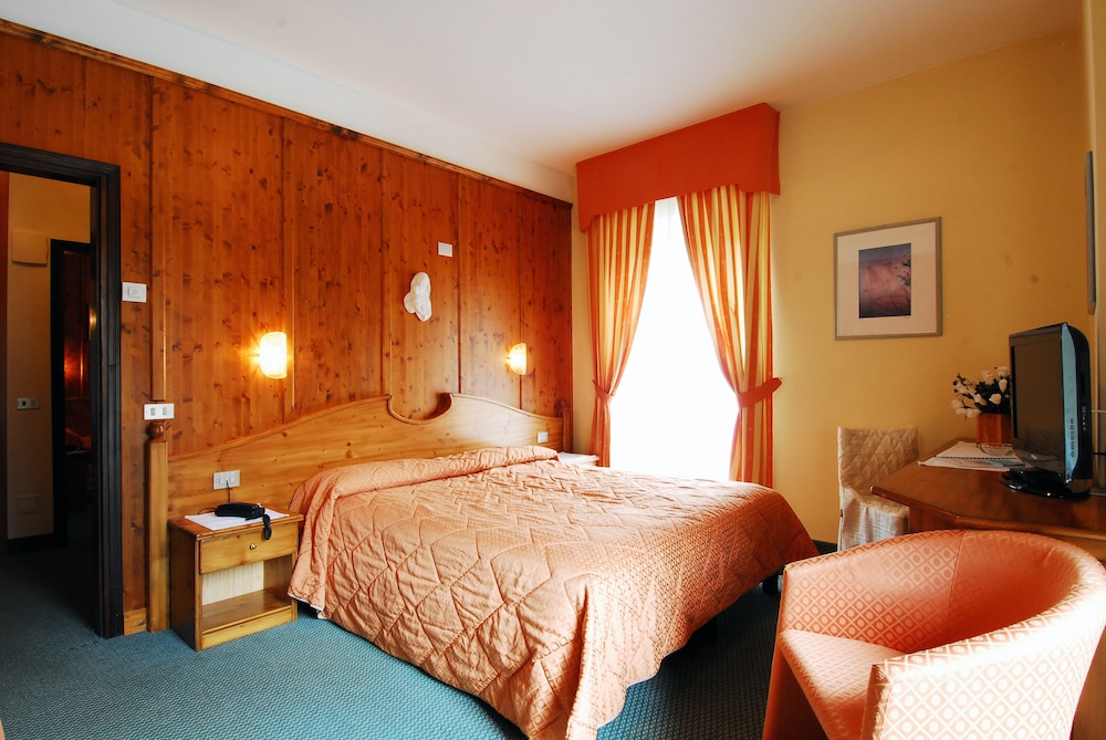 Superior Quadruple Room, Mountain View photo 2