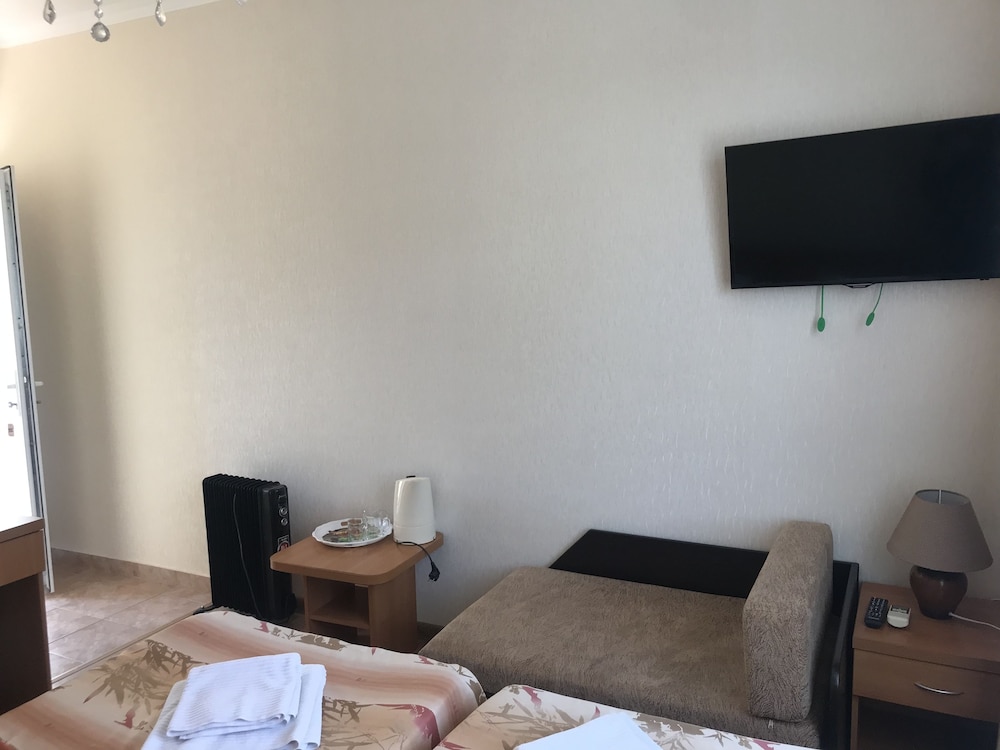 Standard Twin Room (Shared Balcony) photo 2