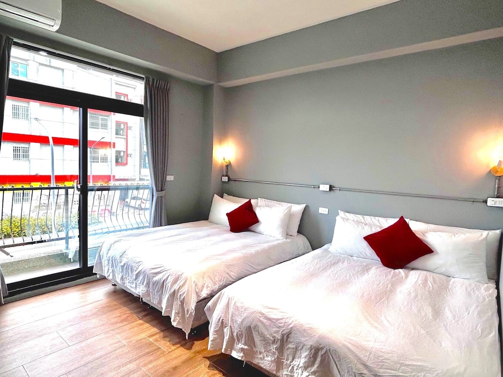 Standard Quadruple Room, Balcony photo 2
