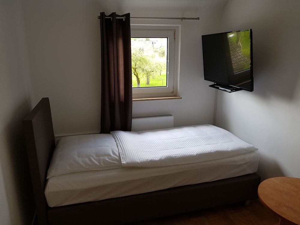 Basic Single Room photo 3