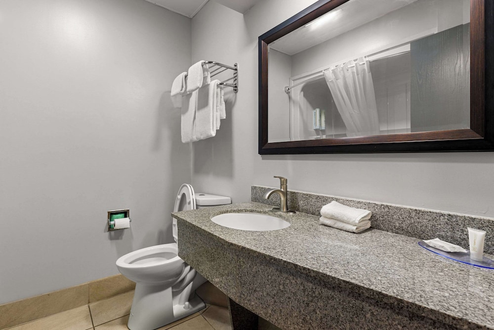Suite, 2 Queen Beds, Non Smoking - Photo 4