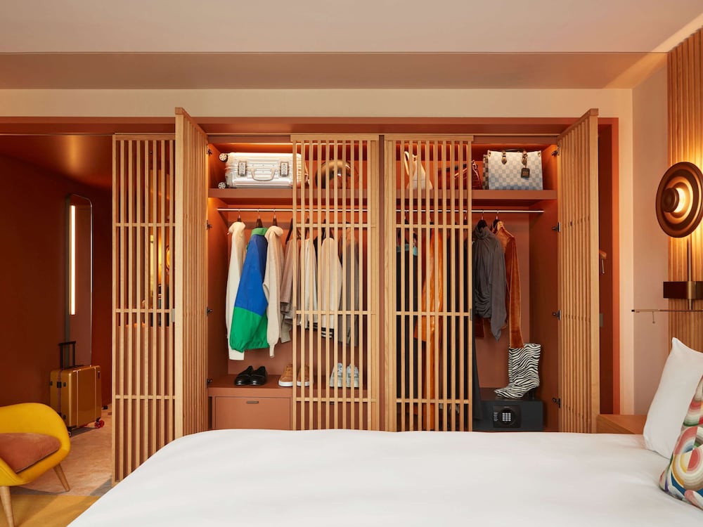 Chambre Collection Rooftop, 1 grand lit, Vue toits de Paris