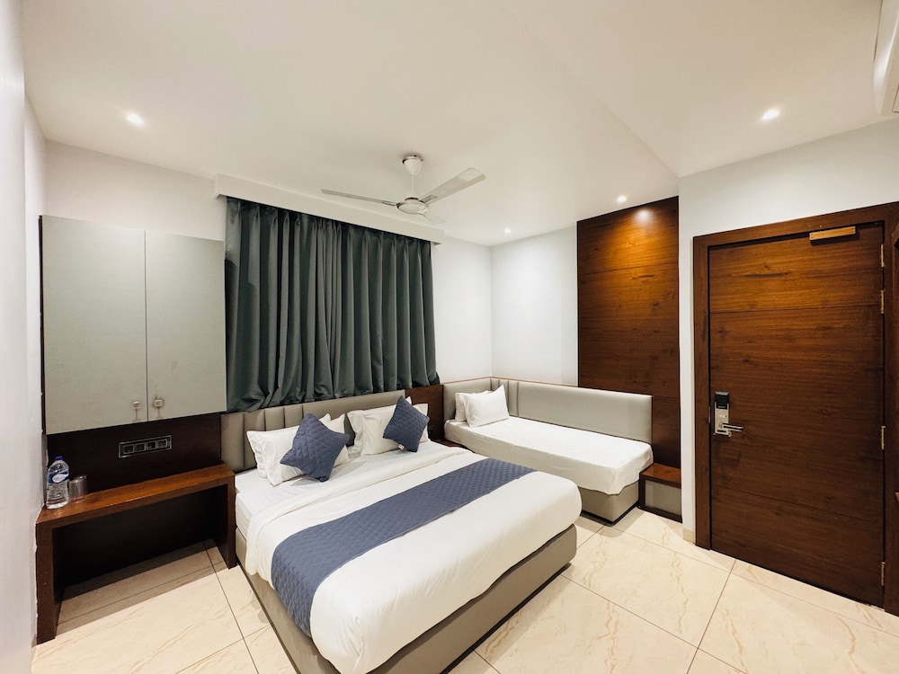 Deluxe Triple Room photo 2