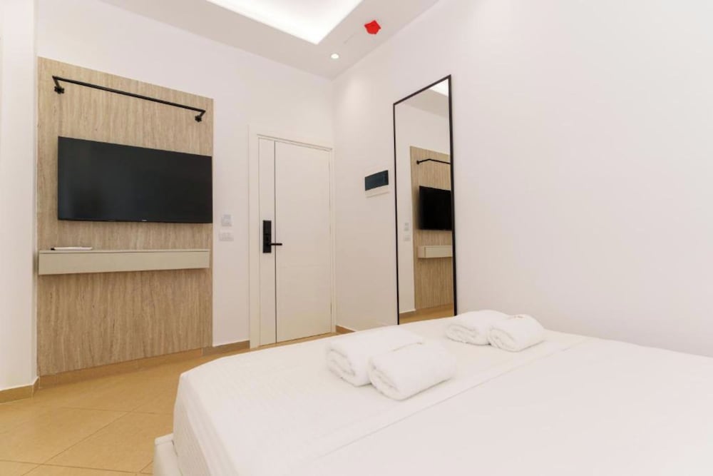 Classic Quadruple Room, photo 7