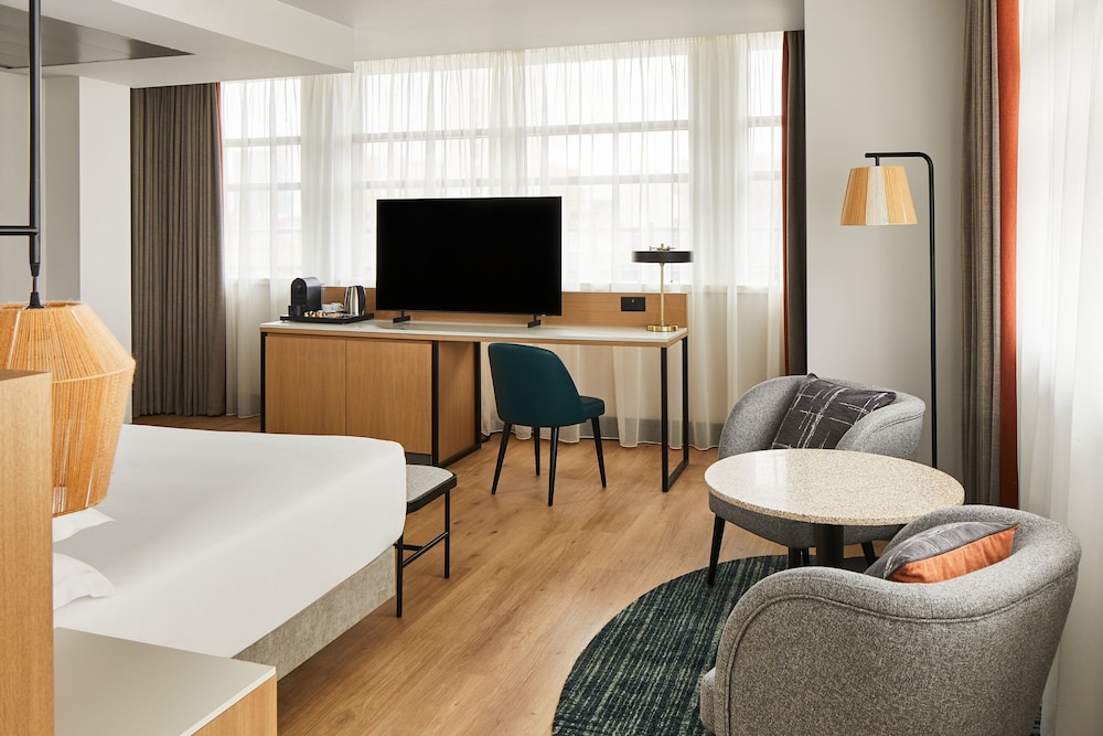 Panoramic Junior Suite, 1 King bed photo 2