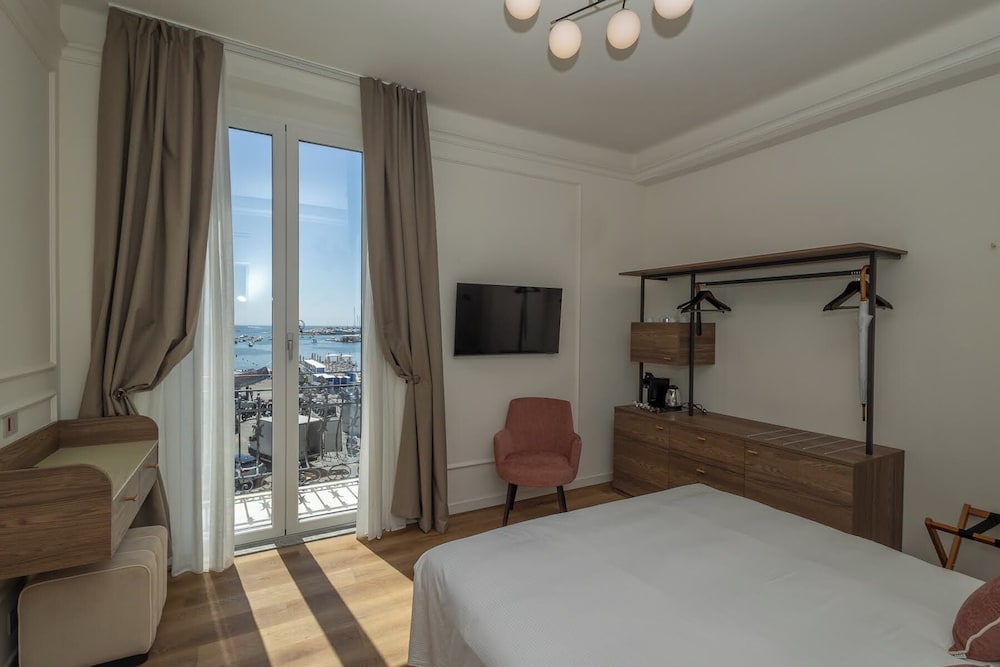 Deluxe Double Room, Sea View - Photo 1