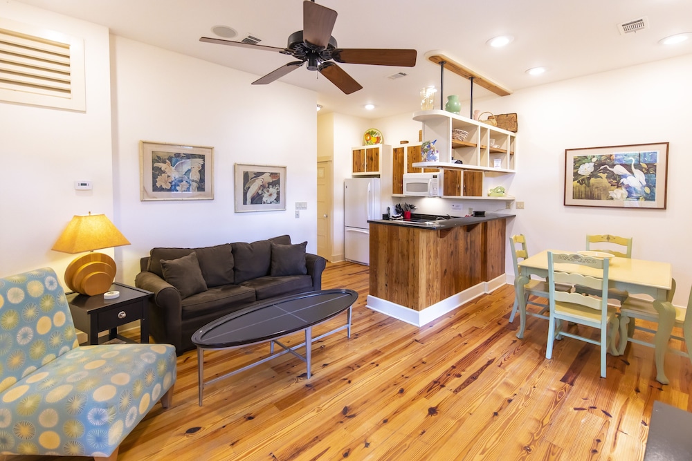 Deluxe Apartment (Flat Three)