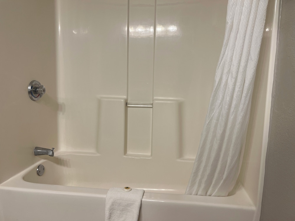 Studio, 1 King Bed, Non Smoking, Jetted Tub photo 3