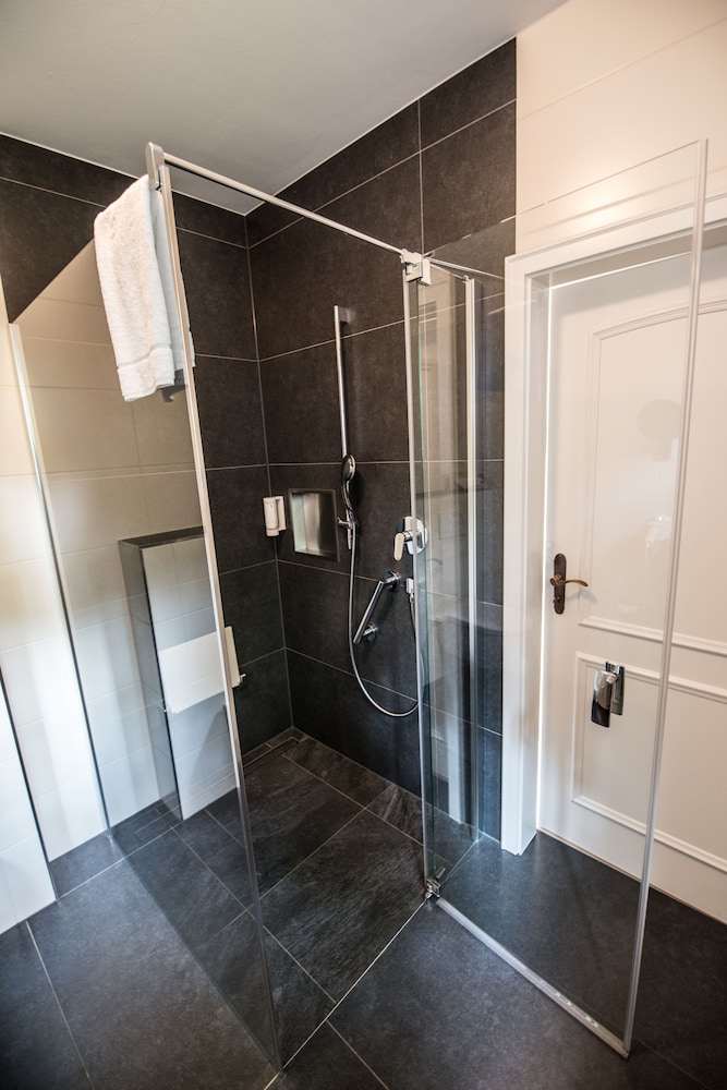 Double Room - Photo 6
