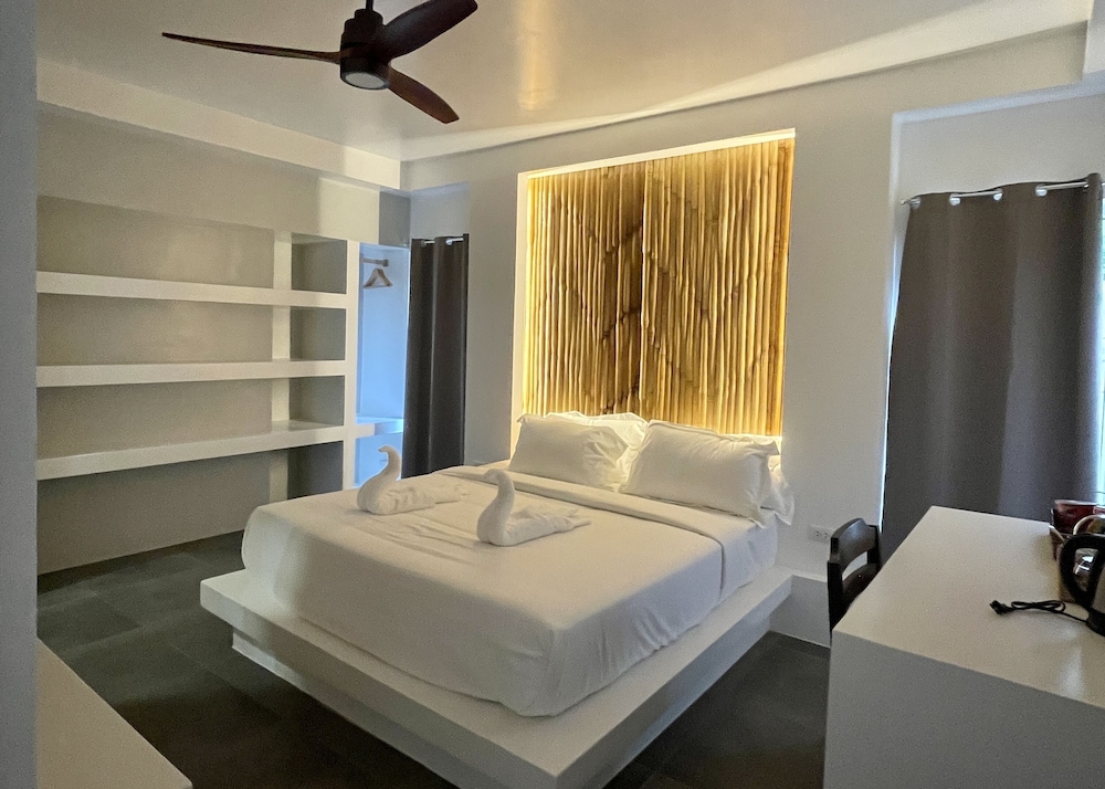 Suite - Photo 17