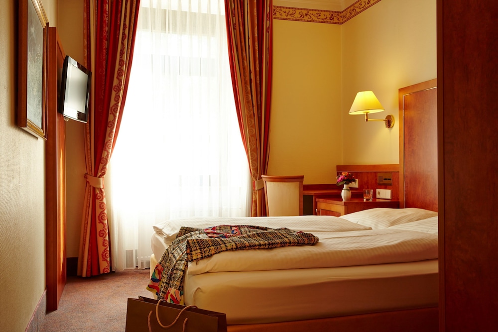 Standard Double Room - Photo 4