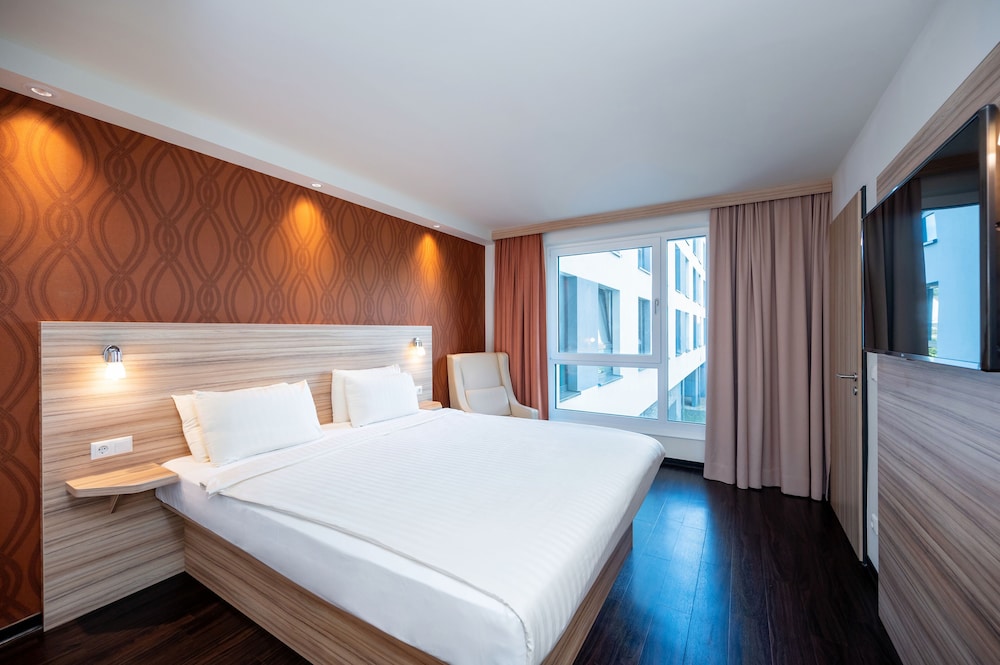 Two Bedroom Apartment with Balcony photo 3