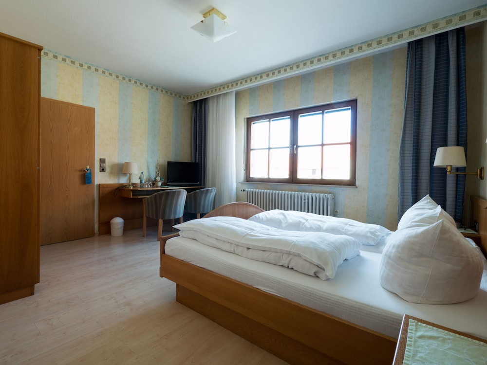 Basic Double Room photo 3