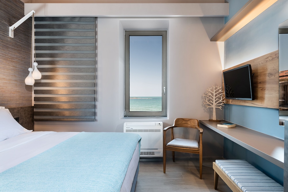 Superior Suite, Sea Facing photo 1