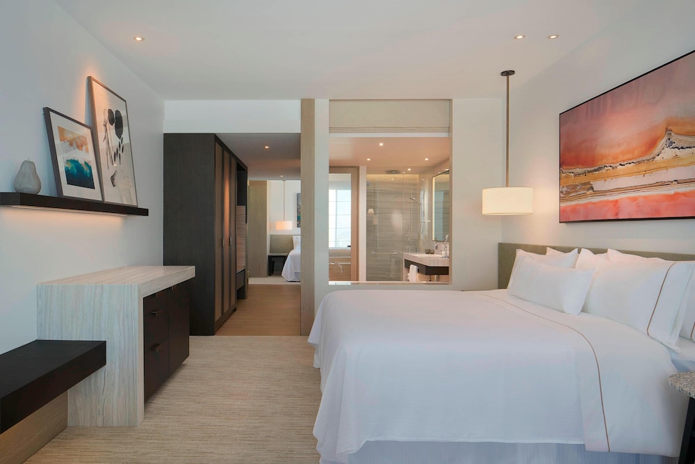 Club Suite, 1 King Bed, City View