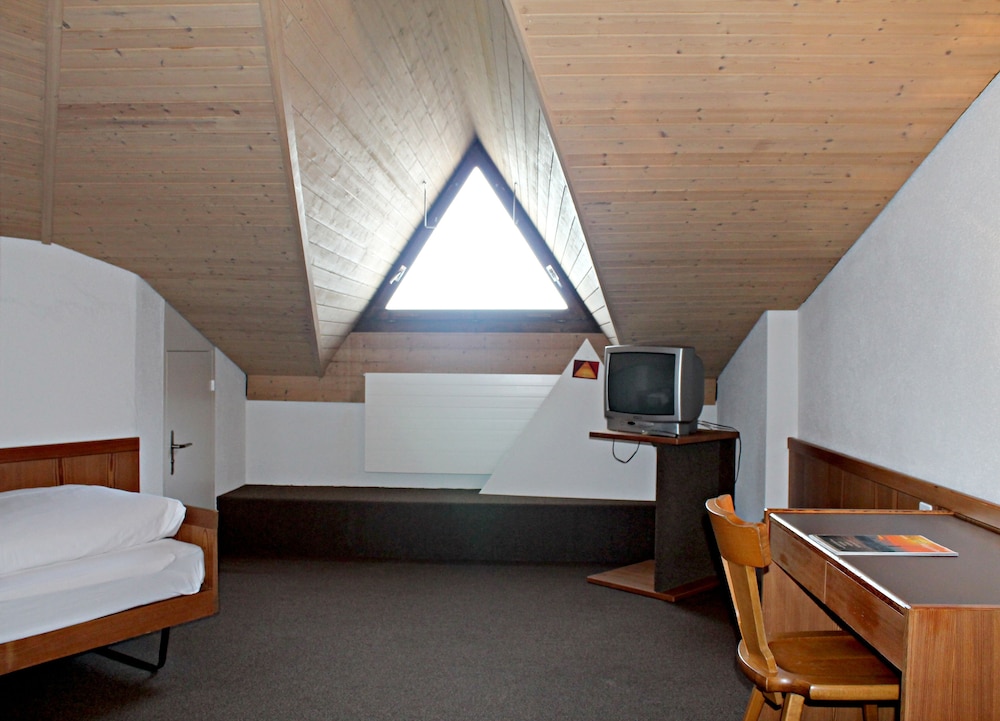 Classic Single Room, Mountain View photo 3