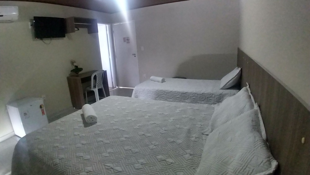 Economy Triple Room photo 3