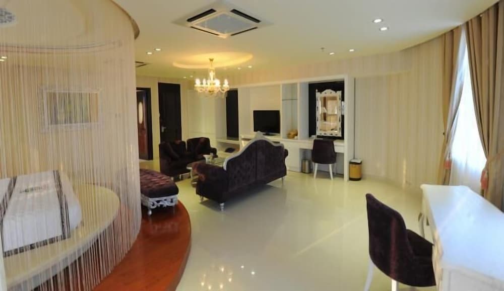 Viet Uc Suite Room photo 3