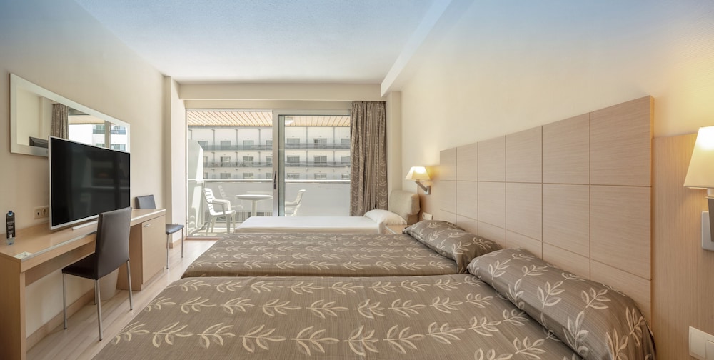 Triple Room, Balcony (2 Adults and 1 Child) - Photo 1
