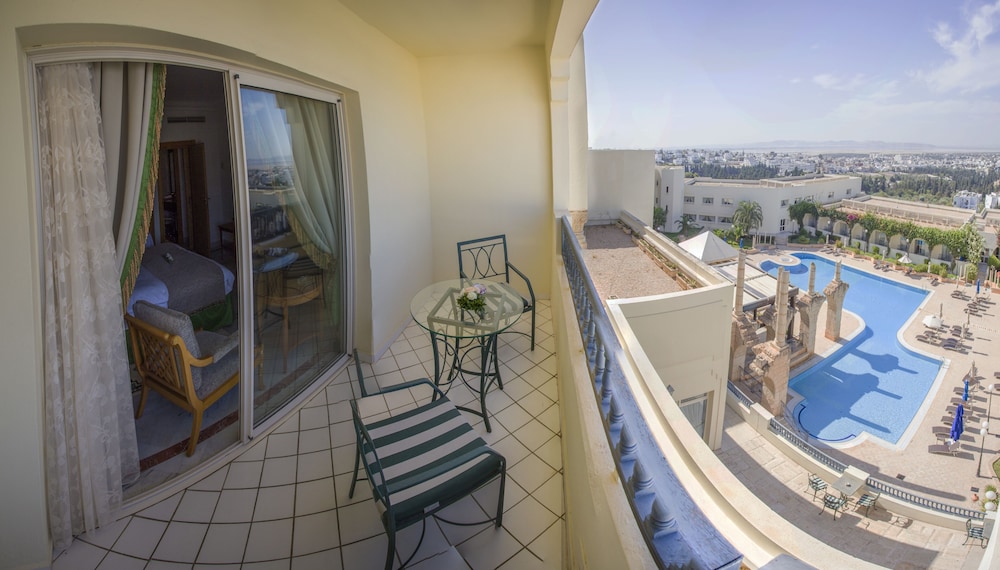 Executive Room - Photo 13