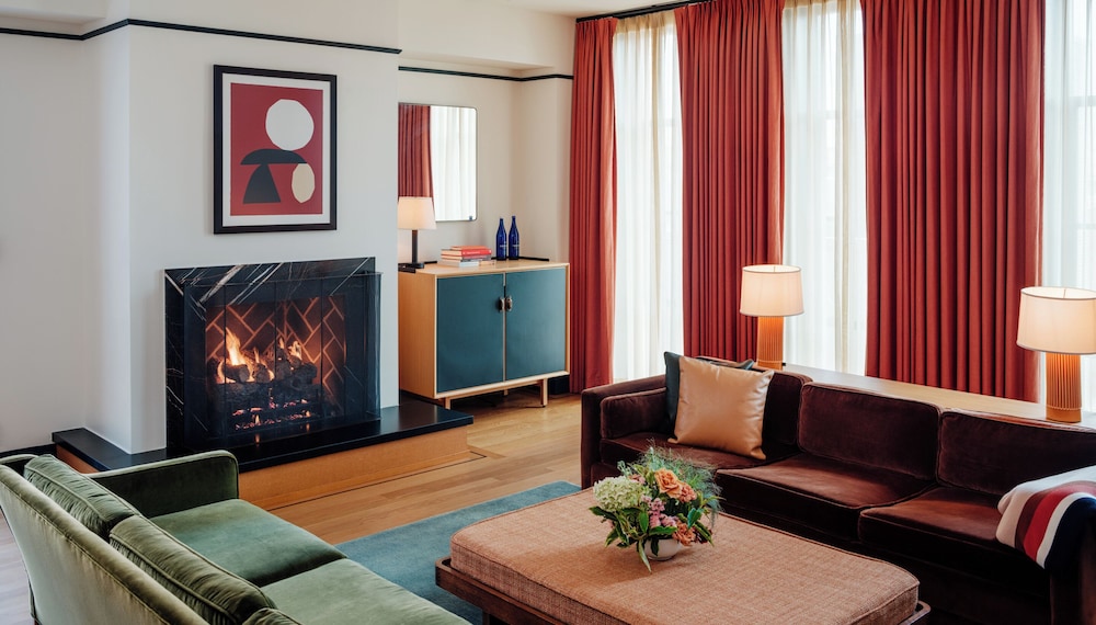 Suite (Hideout Penthouse)