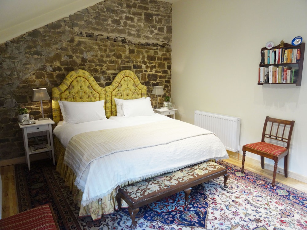 Double or Twin Room, Ensuite (Beaulieu) photo 2