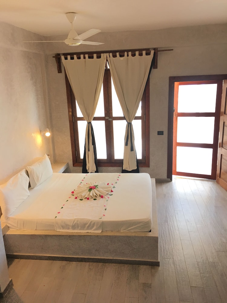Deluxe Room, 1 Bedroom, Ocean View photo 2