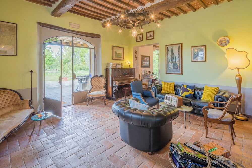 Villa, Lake View