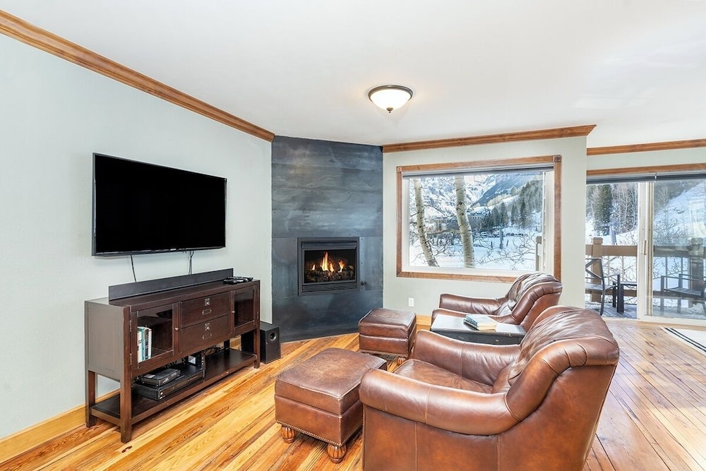 Condo, 2 Bedrooms