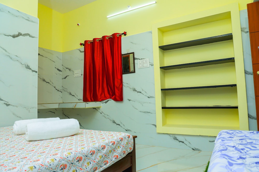 Superior Triple Room, City View photo 2