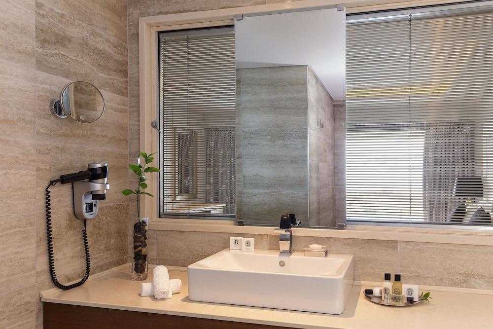 Junior Suite, Private Pool, Partial Sea View - Photo 5