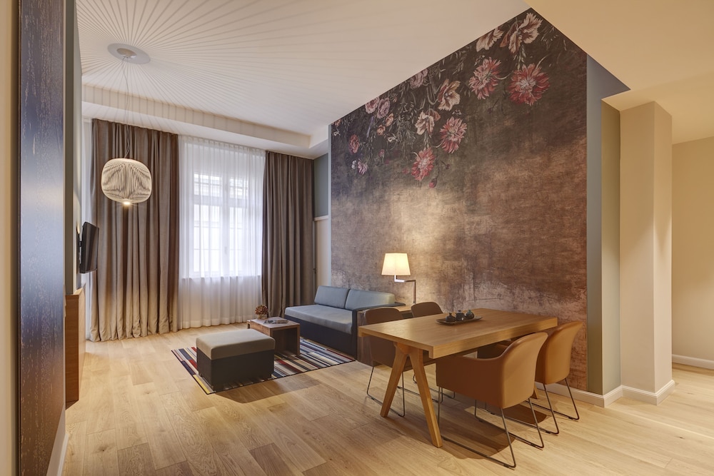 Studio Suite, 1 King Bed with Sofa bed