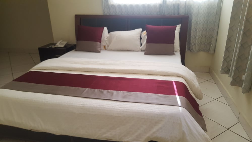 Suite, 1 Queen Bed